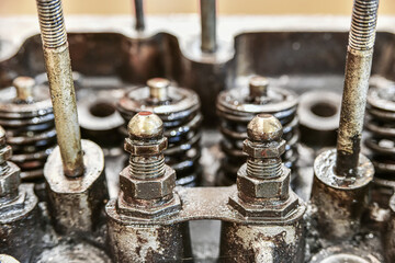 Valves, valve springs, cylinder head rocker arms, valve lifters. Repair of an internal combustion engine.