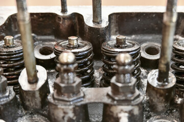 Valves, valve springs, cylinder head rocker arms, valve lifters. Repair of an internal combustion engine.
