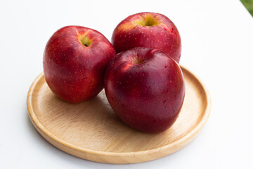 Fototapeta na wymiar apples on a plate for marketig