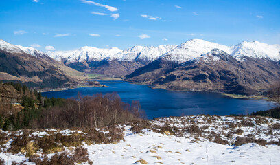 Obraz premium Five Sisters of Kintail mountains peaks over Loch Duich