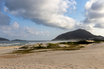 Fototapeta na wymiar paisagem da praia do Costão do Santinho em Santa Catarina