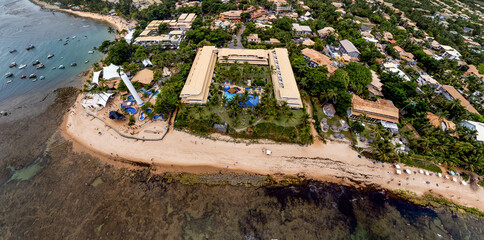 Imagem aérea da praia da Praia do Forte, município de Camaçari, Bahia, Brasil