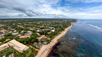 Fototapeta na wymiar Imagem aérea da praia da Praia do Forte, município de Camaçari, Bahia, Brasil
