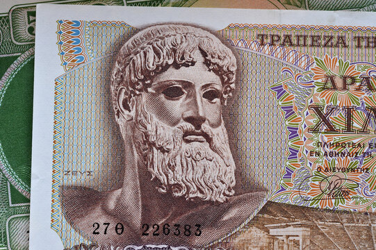un retrato del dios griego Zeus en un billete de banco de grecia