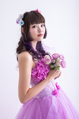 Naklejka premium ブーケを持ったドレスを着た女性 dress