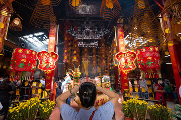 Can Tho city people need poetry to go to pagodas on the occasion of the new year. This is the Ong...