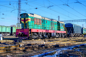 Fototapeta na wymiar diesel locomotive with electric transmission on a railway track with wagons 