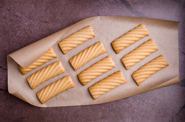 Oblong shortbread cookies with jam filling