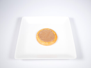 コーヒークリームを乗せたクラッカー