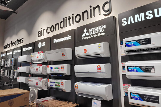 PENANG, MALAYSIA - 10 FEB 2022: Various Brands Of Air Conditioner In Harvey Norman Store. Australian Based Multinational Retailer Of Furniture, Bedding, Computers And Consumer Electrical Products.