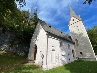 Fototapeta na wymiar St. Georgenberg Kirche Maria unter der Linde bei Stans Fiecht Vomp im Bezirk Schwaz Karwendel Tirol Österreich