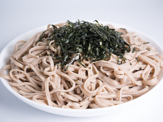 海苔を乗せた蕎麦
