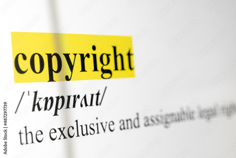 Fototapete copyright text macro shot highlighted in yellow color on computer screen