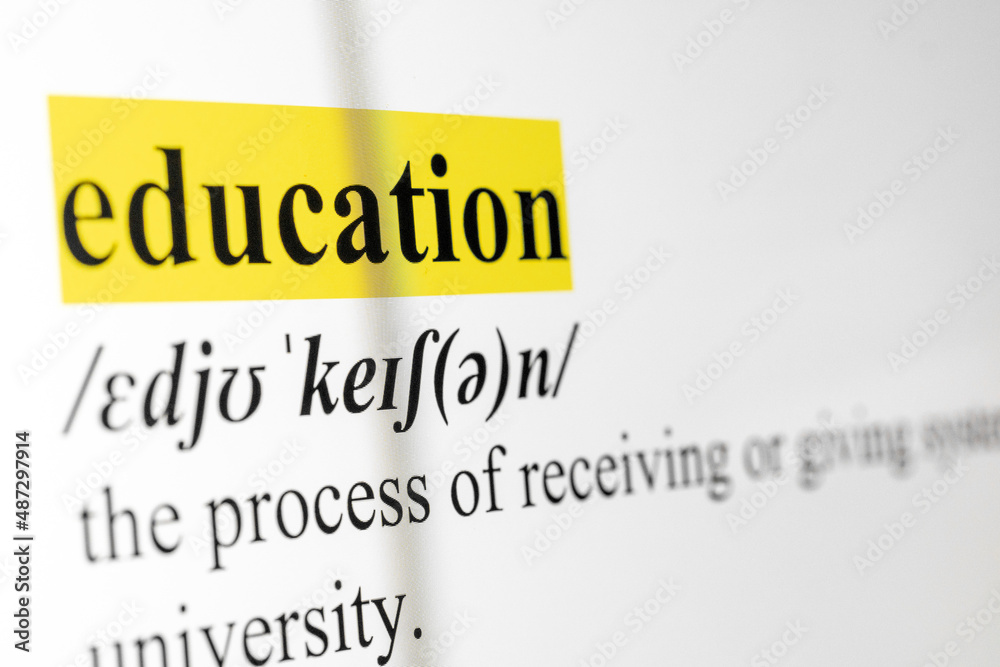 Fototapete education text macro shot highlighted in yellow color on computer screen