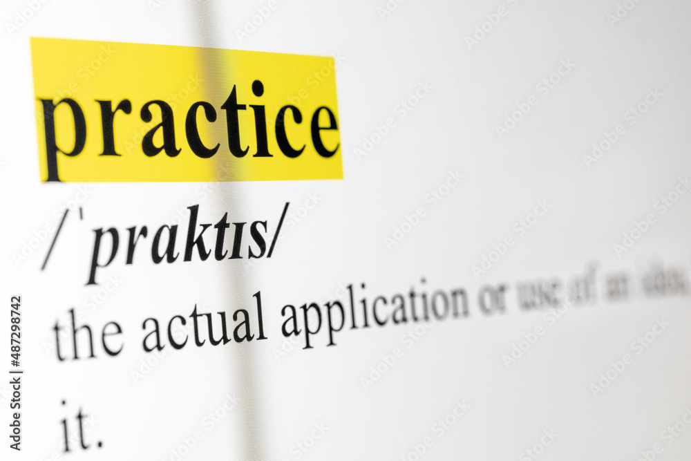 Fototapete practice text macro shot highlighted in yellow color on computer screen