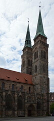 Fototapeta premium Historische Kathedrale in der Altstadt von Nürnberg, Franken, Bayern