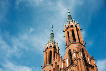 Obraz premium Cathedral Basilica of the Assumption of the Blessed Virgin Mary in Białystok city. Baroque style architecture. Heaven blue sky background. Red brick church in Poland.