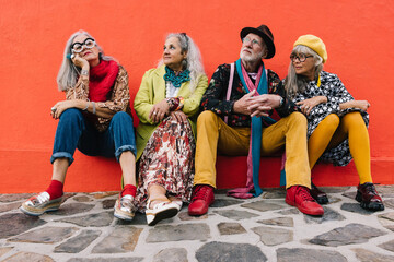 Naklejka premium Elderly people looking thoughtful while sitting together
