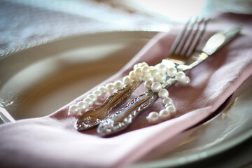 wedding table setting pink pearls