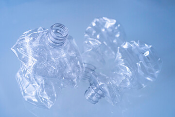 リサイクル用の潰したペットボトル