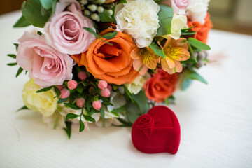 delicate and beautiful wedding flowers