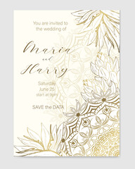 Obraz premium Wedding invitation template. Golden outline of the mandala and beautiful tropical flowers on a light background.