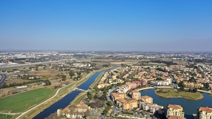 vue aérienne de Montpellier, Lattes et Mauguio dans le sud de la France en Occitanie - obrazy, fototapety, plakaty