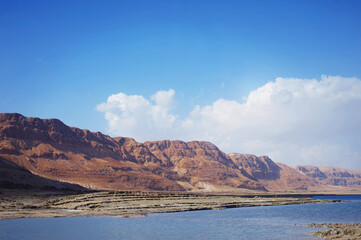 Naklejka premium mountains and dead sea at sunset of a sunny day