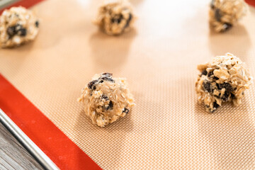 Chewy oatmeal raisin cookies