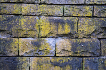Verwitterte Natursteinwand