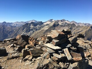 Haciendo cumbre en la montaña.