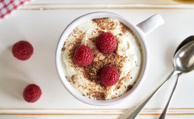Cottage cheese blended with flax seed oil with berries. Budwig diet.