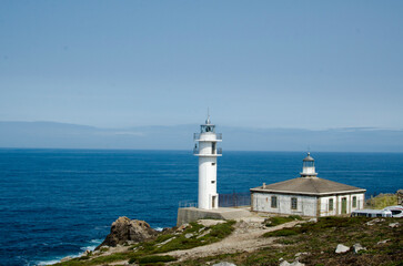 Fototapeta na wymiar Lighthouse on ocean coastline 