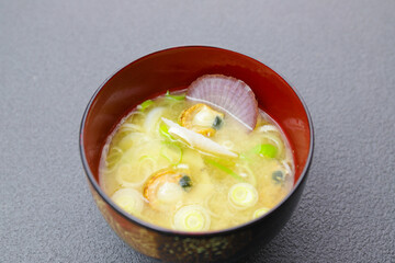 稚貝の味噌汁　ベビーホタテの味噌汁
