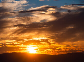 Fototapeta premium beautiful golden sunset sky landscape