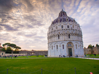 Italia, Toscana, la città di Pisa, il Battistero.