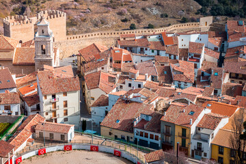 Morella, un pueblo medieval de Castellón (España), con sus murallas, plaza de toros, campanario y...