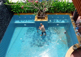 Service and maintenance of the pool.Cleaning the pool.