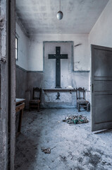February 2022, abandoned Catholic chapel in disuse, in an abandoned asylum