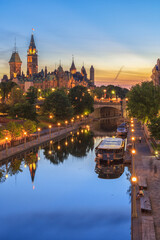 View of Canadian Parliament and Rideau Canal at Sunset in Ottawa - obrazy, fototapety, plakaty