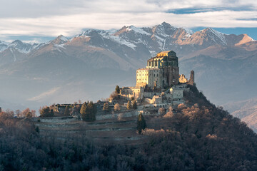 Tramonto alla Sacra di San Michele, Piemonte, Italia