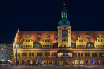 Altes Rathaus am Marktplatz bei Nacht mit festlicher Beleuchtung, historische Renaissance-Architektur im Stadtzentrum, Leipzig, Sachsen, Deutschland