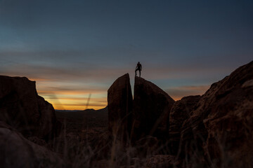 Bouldering climbing by headlamp at sunrise © Eric