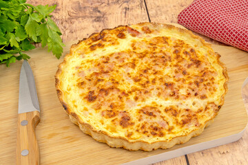 whole quiche lorraine on a wooden board