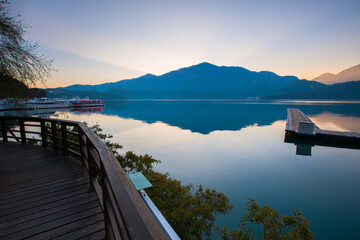 Obraz premium asia, beautiful, blue, cloud, coast, culture, dusk, evening, famous, forest, formosa, lake, landscape, light, morning, mountain, nantou, natural, nature, outdoor, scene, scenery, scenic, sky, summer, 