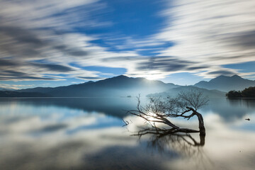 Obraz premium asia, beautiful, blue, cloud, coast, culture, dusk, evening, famous, forest, formosa, lake, landscape, light, morning, mountain, nantou, natural, nature, outdoor, scene, scenery, scenic, sky, summer, 