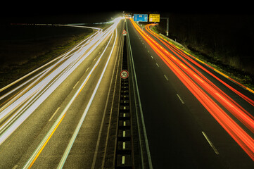 Fototapeta na wymiar Autobahn - Mainz - Langzeitbelichtung - Auto - Lichter - Long Exposure - Traffic Lights