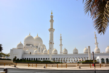 Fototapeta na wymiar Abu Dhabi, United Arab Emirates, July 19, 2018 - Sheikh Zayed Grand Mosque, .world's largest mosque