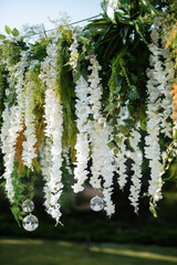 elegant wedding decorations made of natural flowers