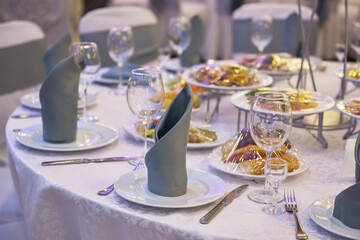Beautiful table setting for a wedding celebration in a restaurant.